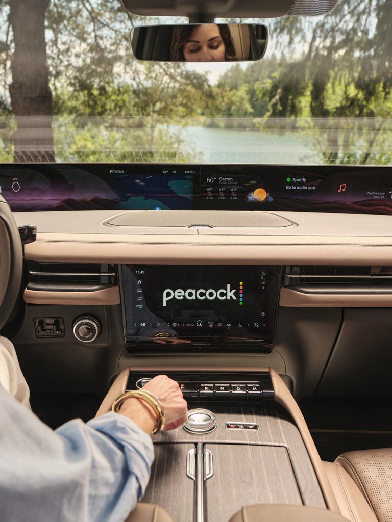 The Lincoln Digital Experience is vividly displayed inside the 2027 Lincoln Navigator® SUV