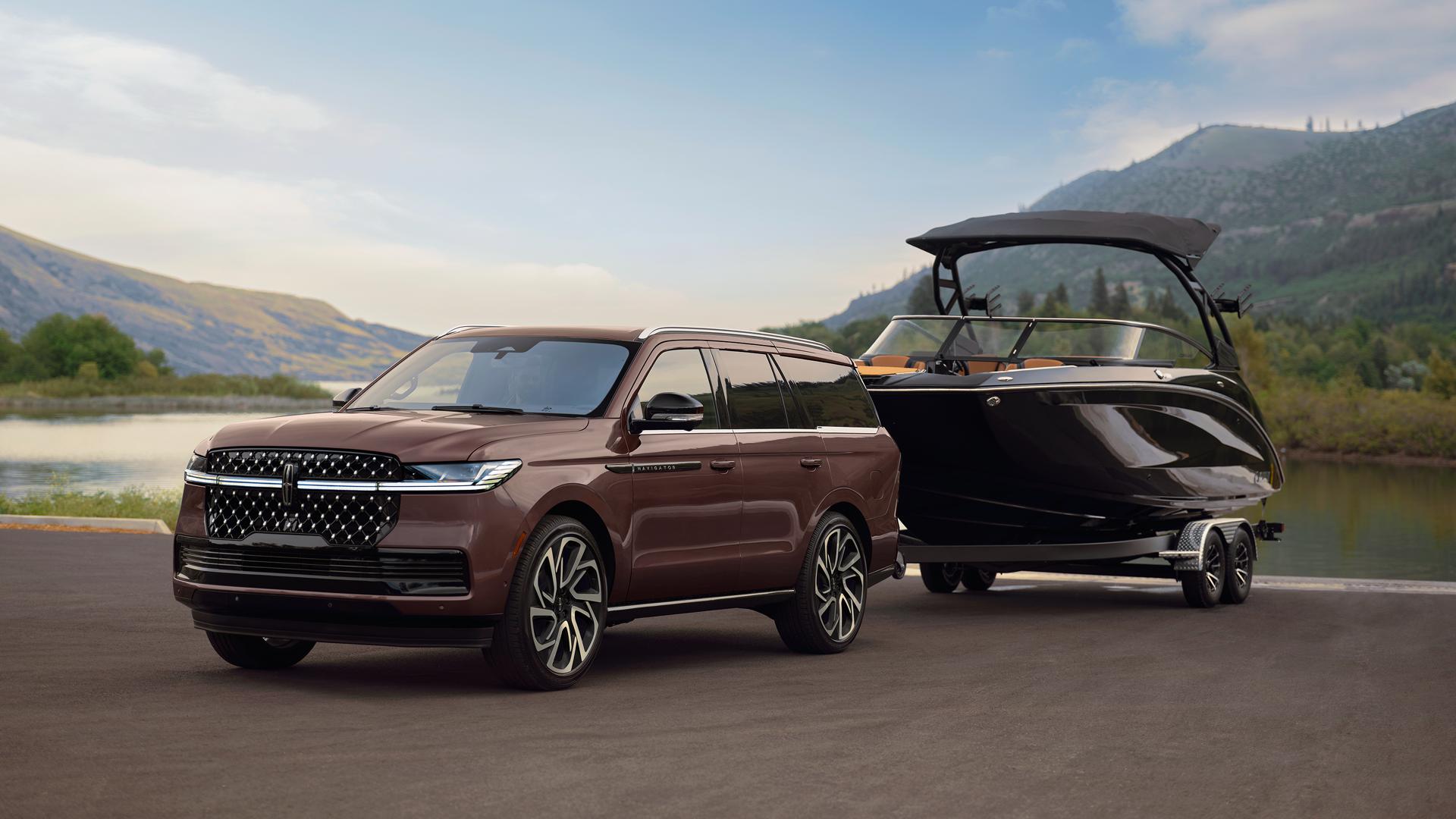 A 2027 Lincoln Navigator® SUV with the Split liftgate open showing a folded down third row