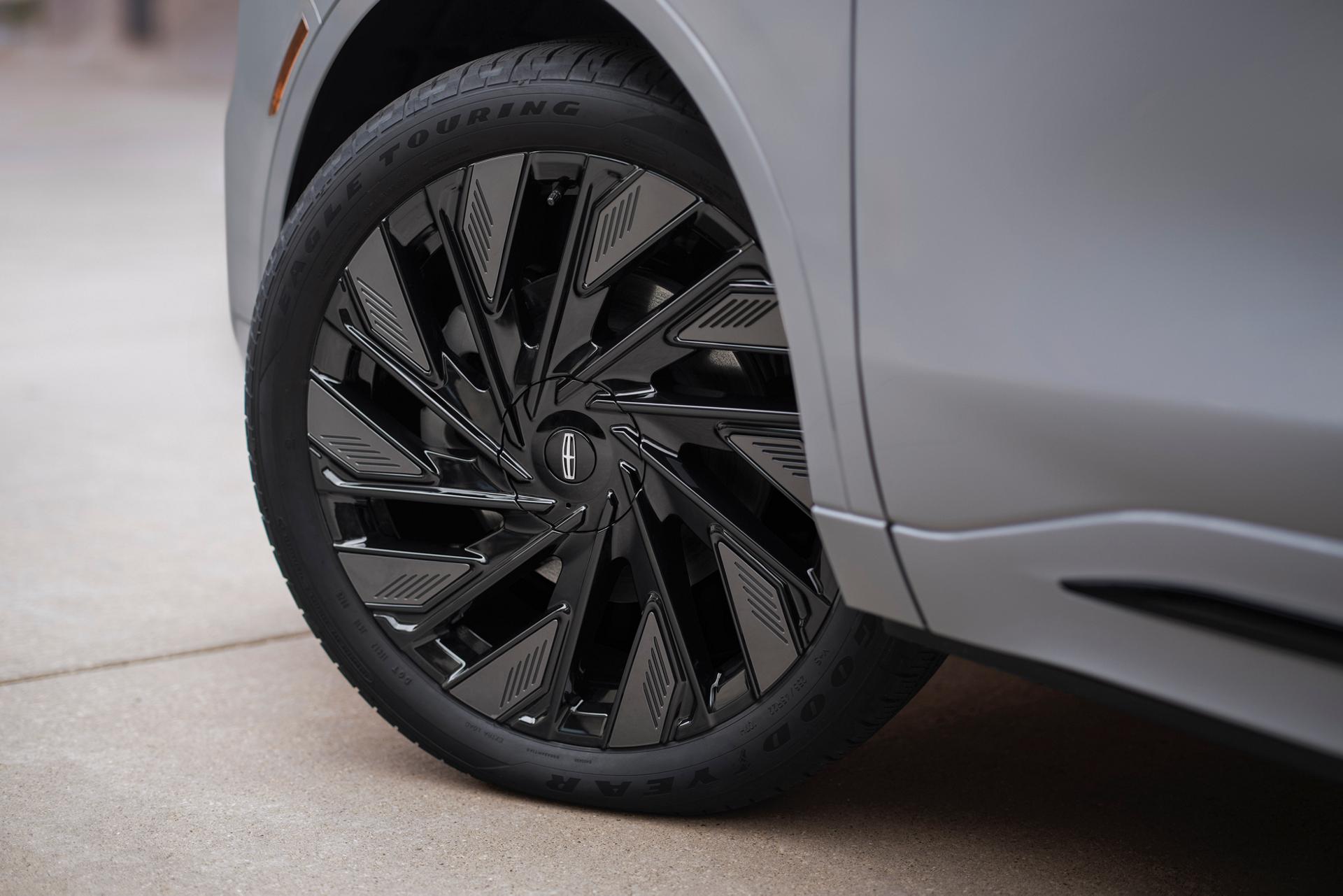 A close-up look at the black-accented styling on the 2027 Lincoln Nautilus® SUV with the available Jet Appearance Package