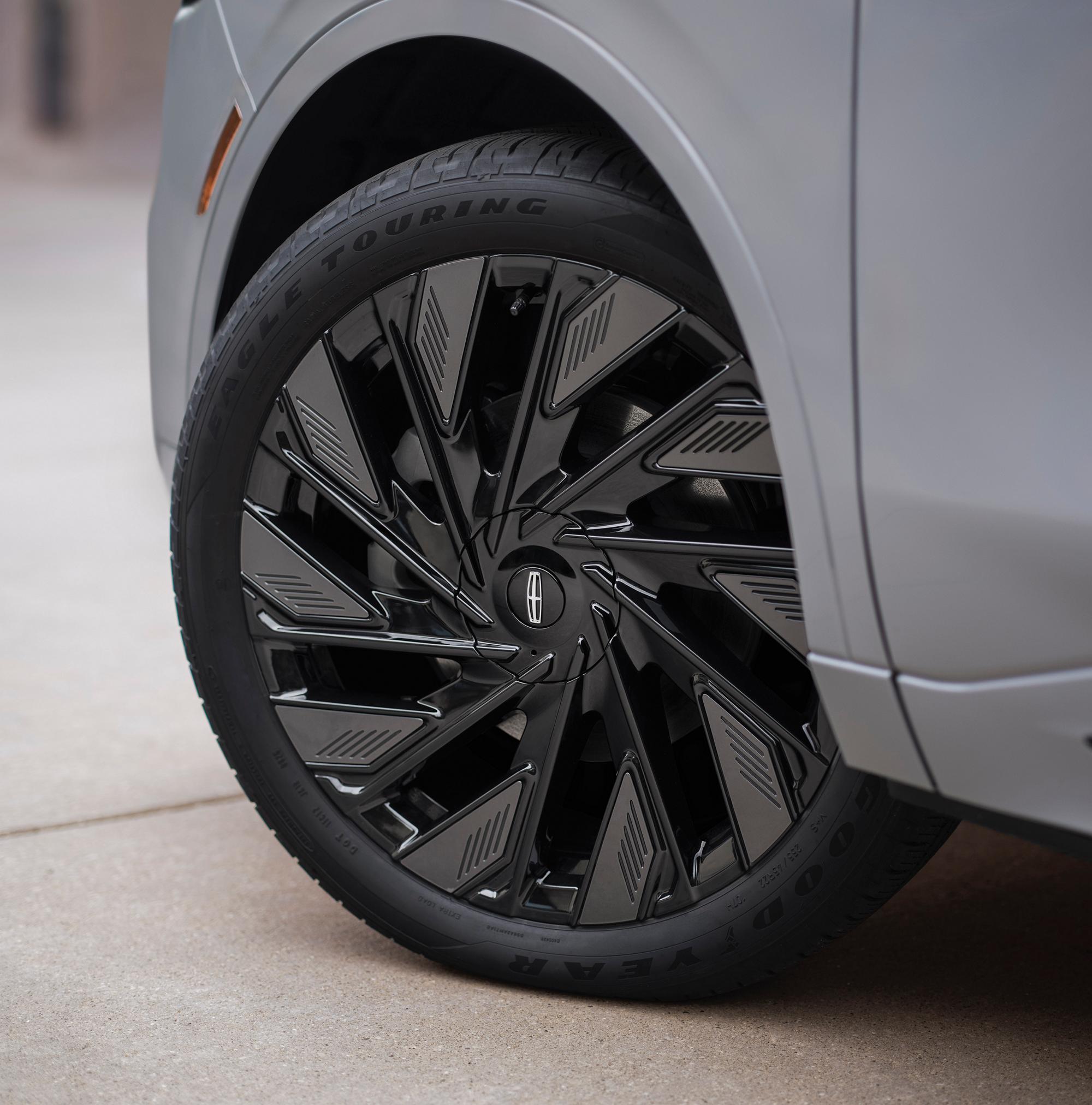 A close-up look at the expressive details on the wheel of a 2027 Lincoln Nautilus® SUV