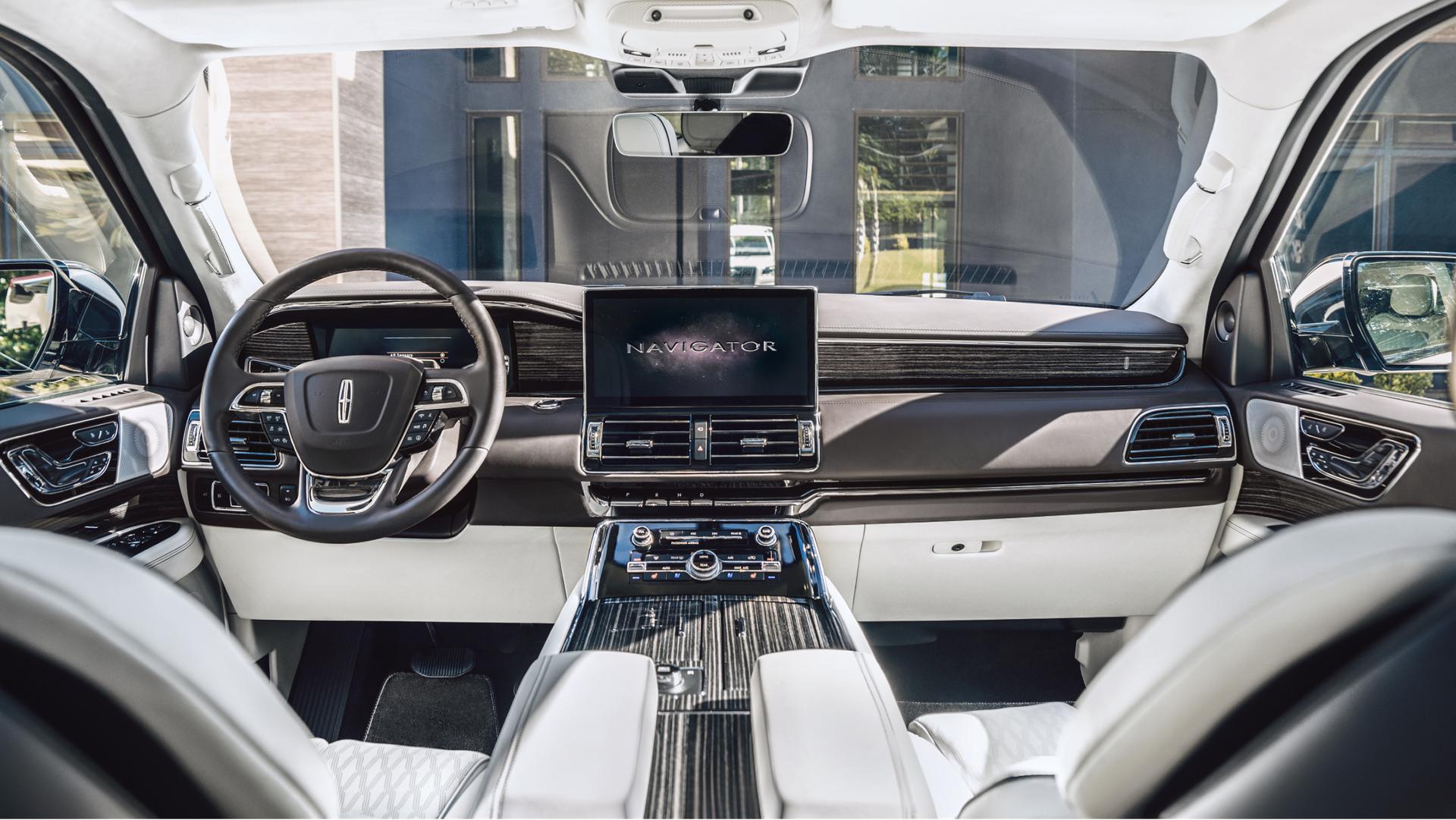 The interior of the Lincoln Navigator® SUV