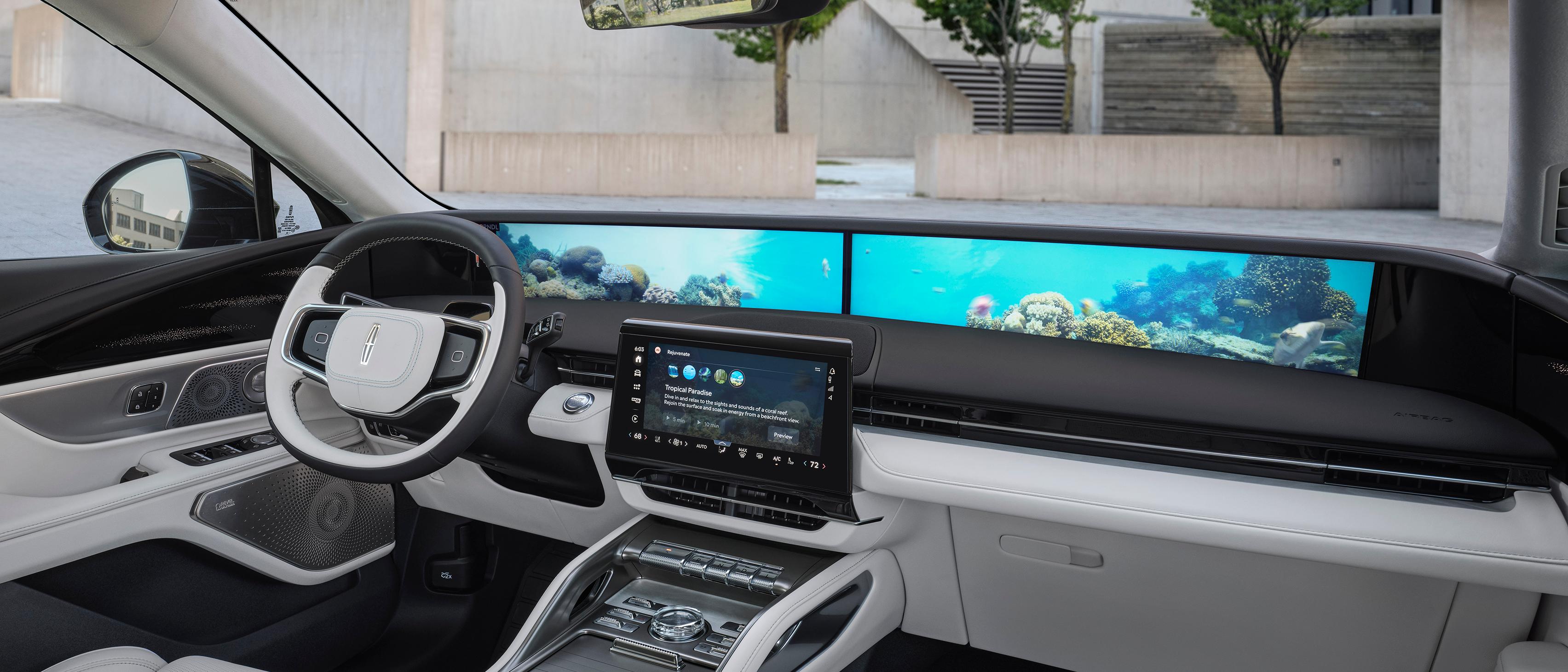 La experiencia Lincoln Rejuvenate se muestra en la pantalla panorámica dentro de la SUV Lincoln Nautilus® 2027