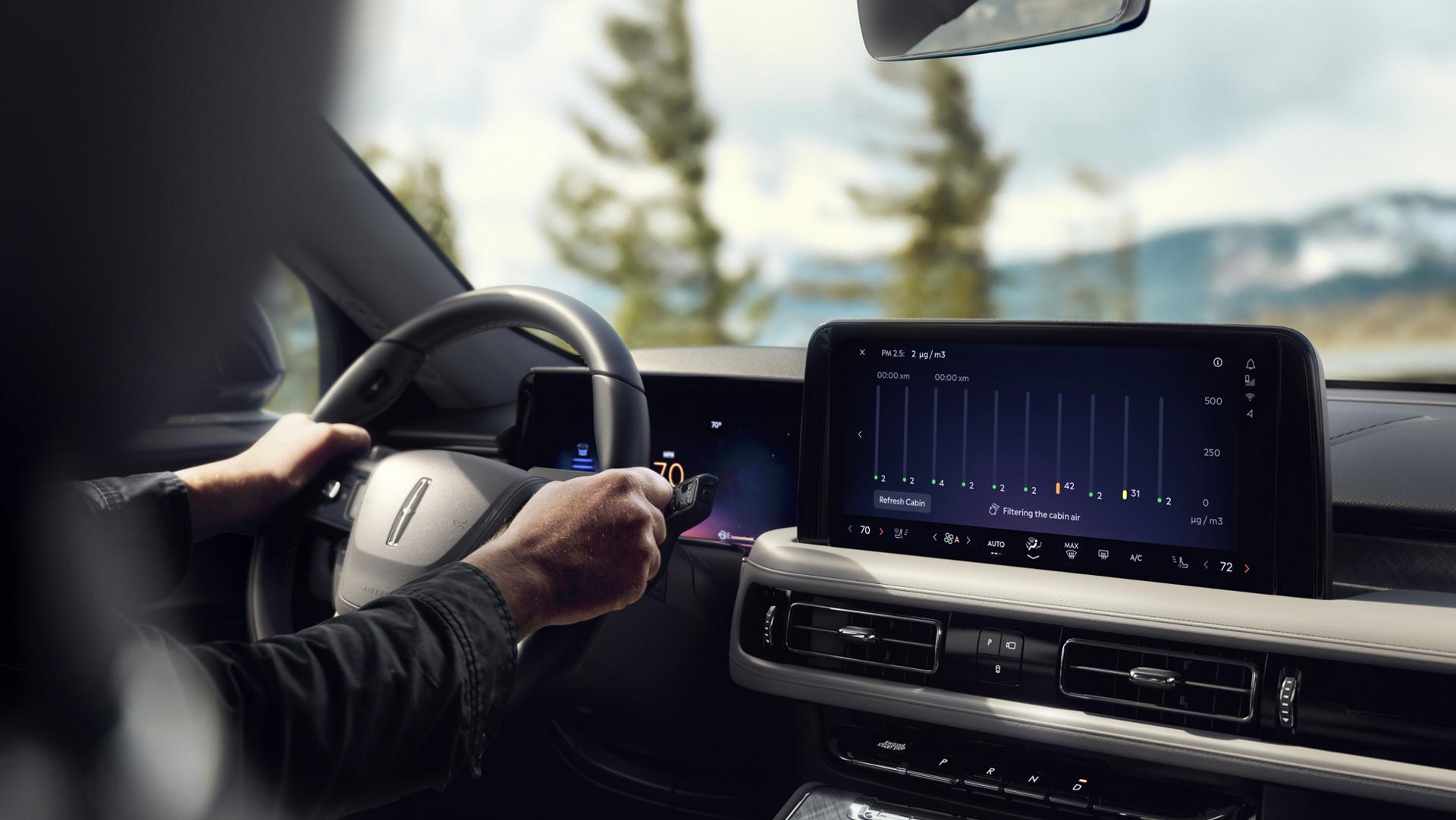 The center touchscreen of a 2026 Lincoln Aviator® SUV displays the in-cabin air quality