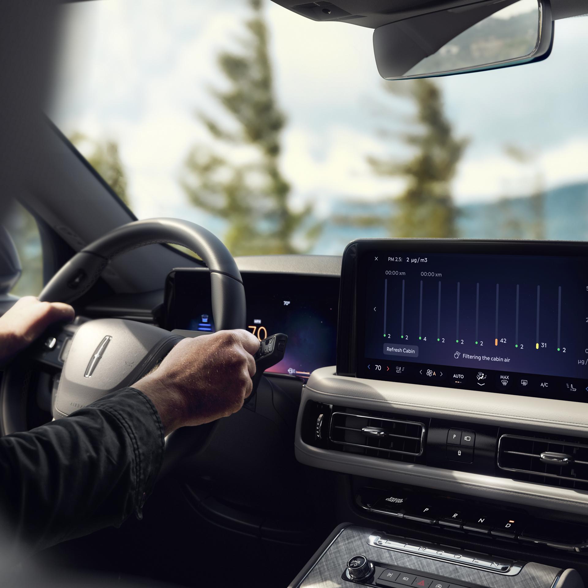 The center touchscreen of a 2026 Lincoln Aviator® SUV displays in-cabin air quality