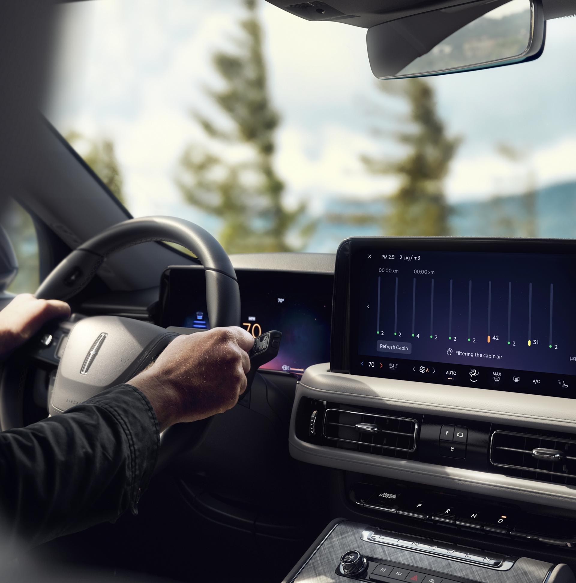The center touchscreen of a 2026 Lincoln Aviator® SUV displays in-cabin air quality